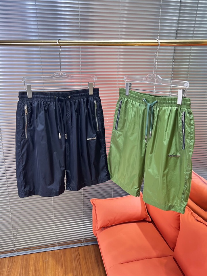  Burberry 巴宝莉2025SS 春夏新款经典短裤，定制级聚酯纤维面料，抽绳式弹力绳裤腰，点缀字母