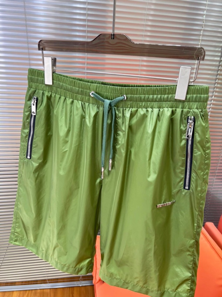  Burberry 巴宝莉2025SS 春夏新款经典短裤，定制级聚酯纤维面料，抽绳式弹力绳裤腰，点缀字母