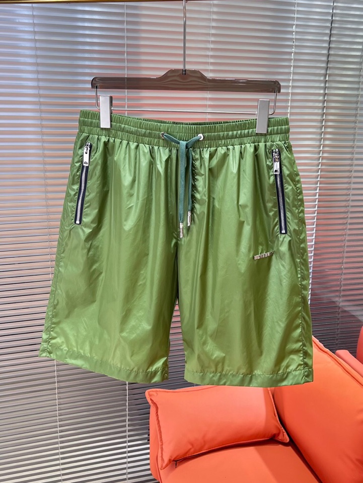  Burberry 巴宝莉2025SS 春夏新款经典短裤，定制级聚酯纤维面料，抽绳式弹力绳裤腰，点缀字母
