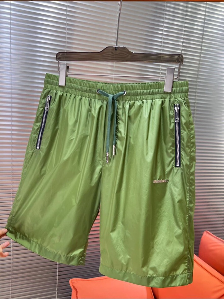  Burberry 巴宝莉2025SS 春夏新款经典短裤，定制级聚酯纤维面料，抽绳式弹力绳裤腰，点缀字母