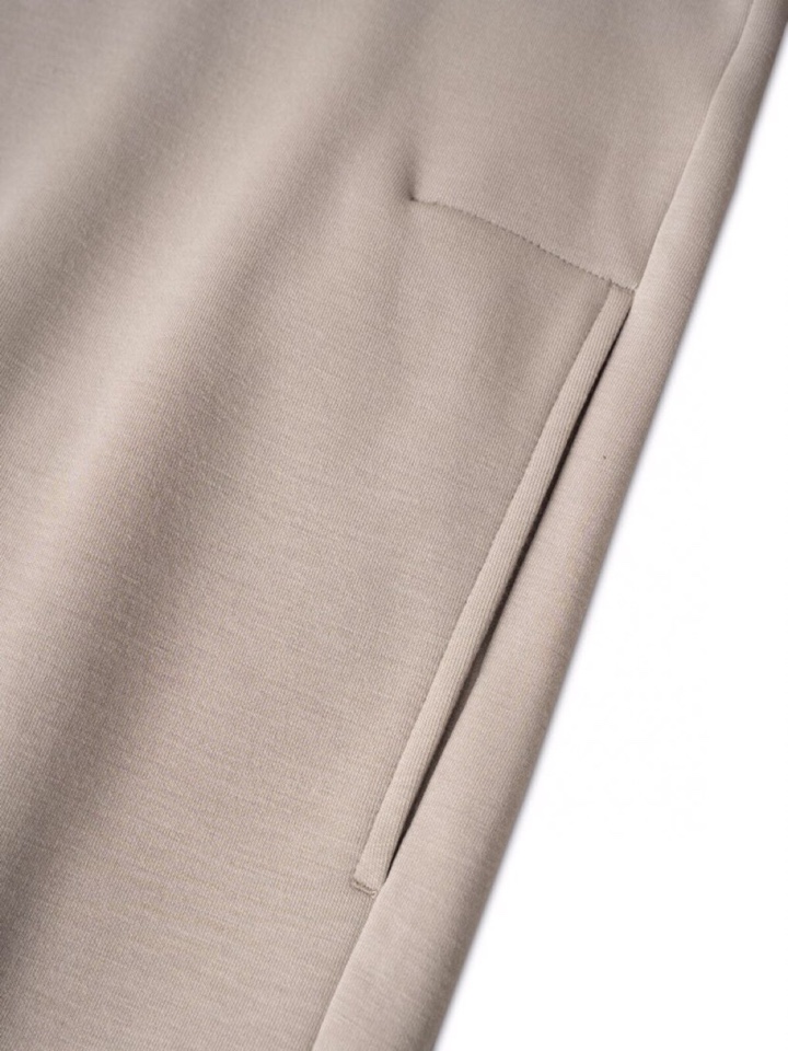  (Arcteryx）始祖鸟2025秋冬STUDIOUS TOKYO日本潮买店小立领卫衣。中性风高领设计