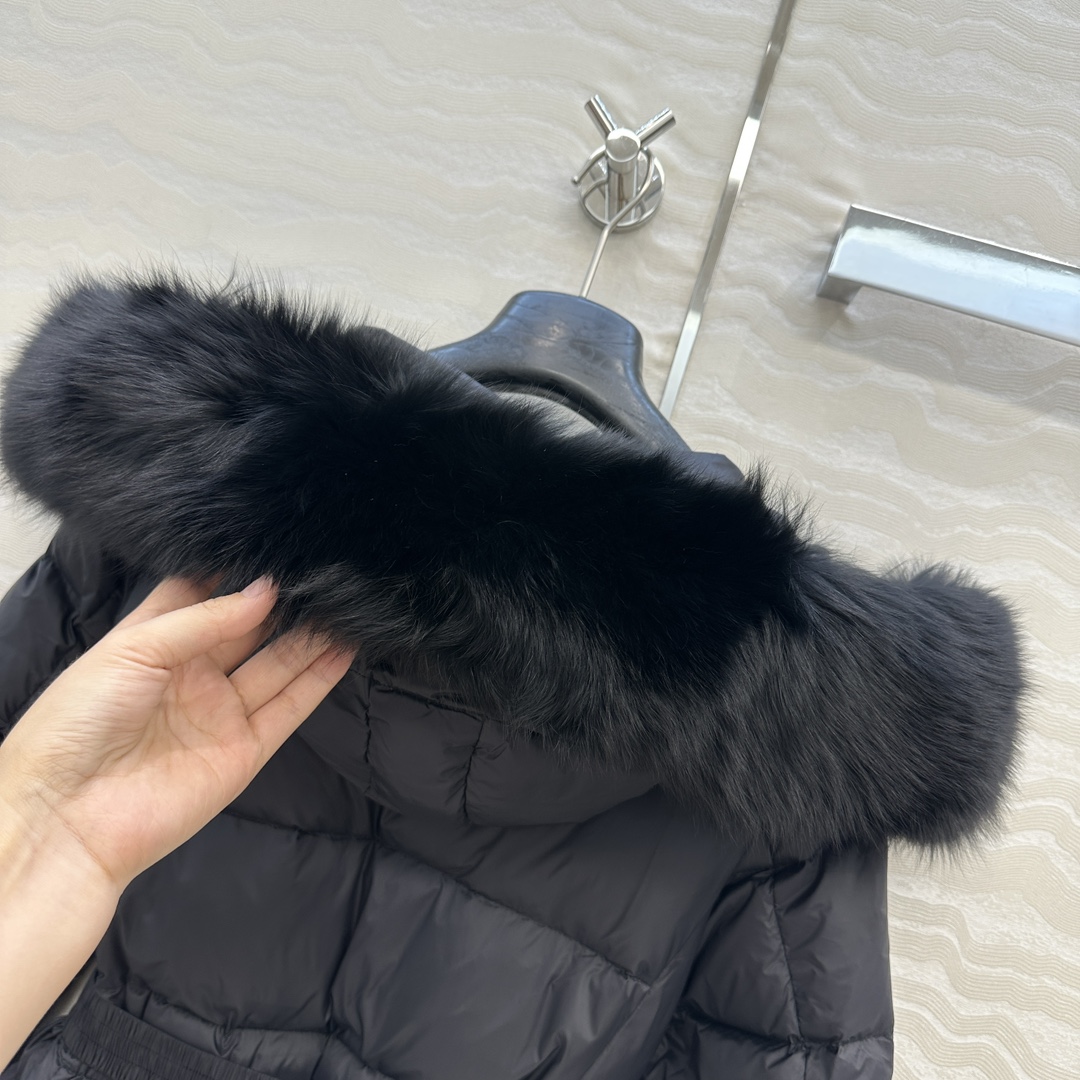 高端原单品质！Mo经典必入爆款BOEDIC连帽羽绒服！认准我家版本，定制进口芬兰超大狐狸🦊毛毛大毛领可拆