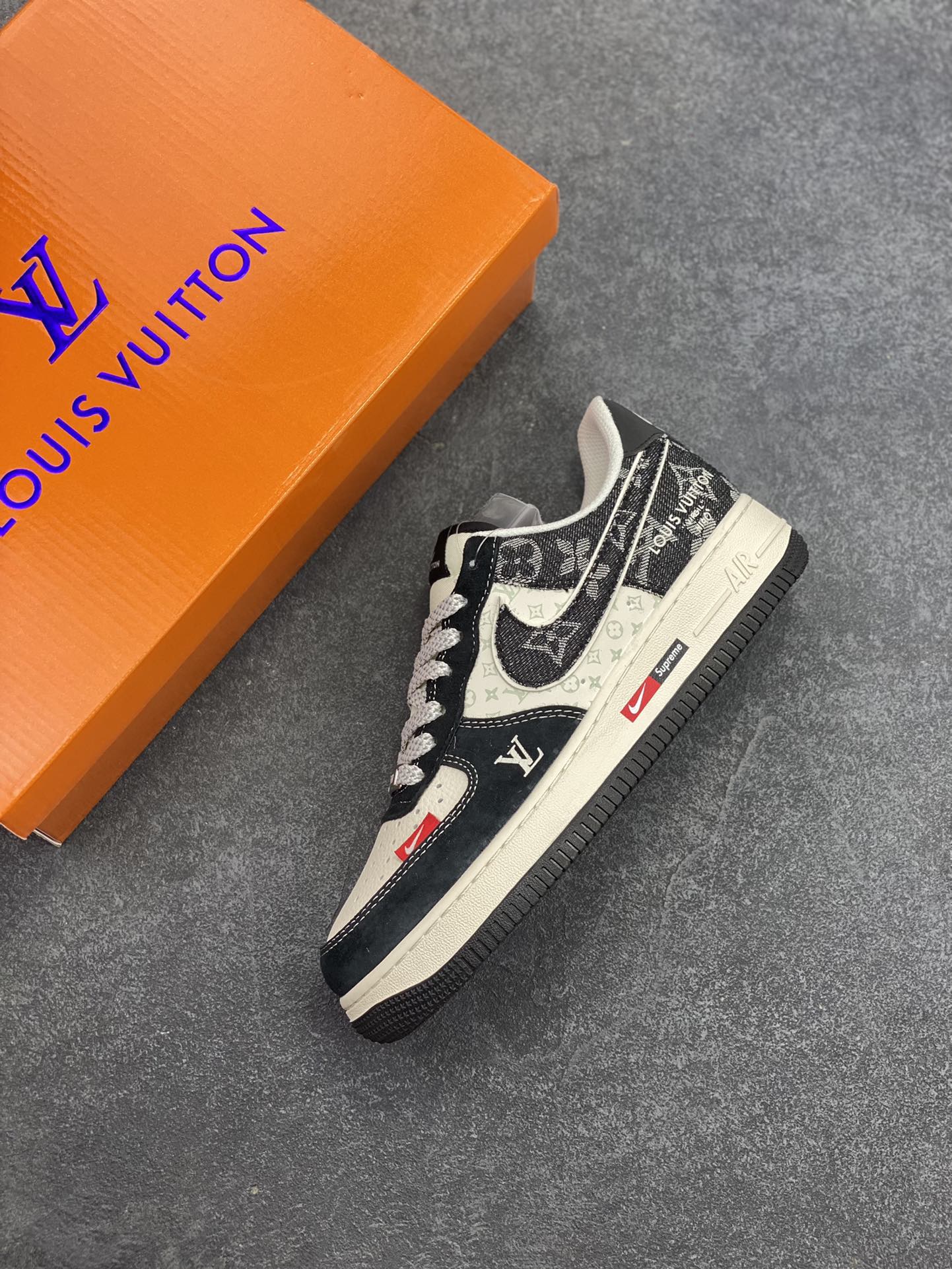 图片[7]-Nike Air Force 1 \’07 Low “LV联名——牛仔猪八米黑”空军一号 低帮 运动鞋 休闲鞋 折边针车 工艺难度大 原楦头原纸板 原装鞋盒 定制五金配件 内置全掌气垫 原厂鞋底 货号：MZ9588-805 尺码：36 36.5 37.5 38 38.5 39 40 40.5 41 42 42.5 43 44 44.5 45-选品中心