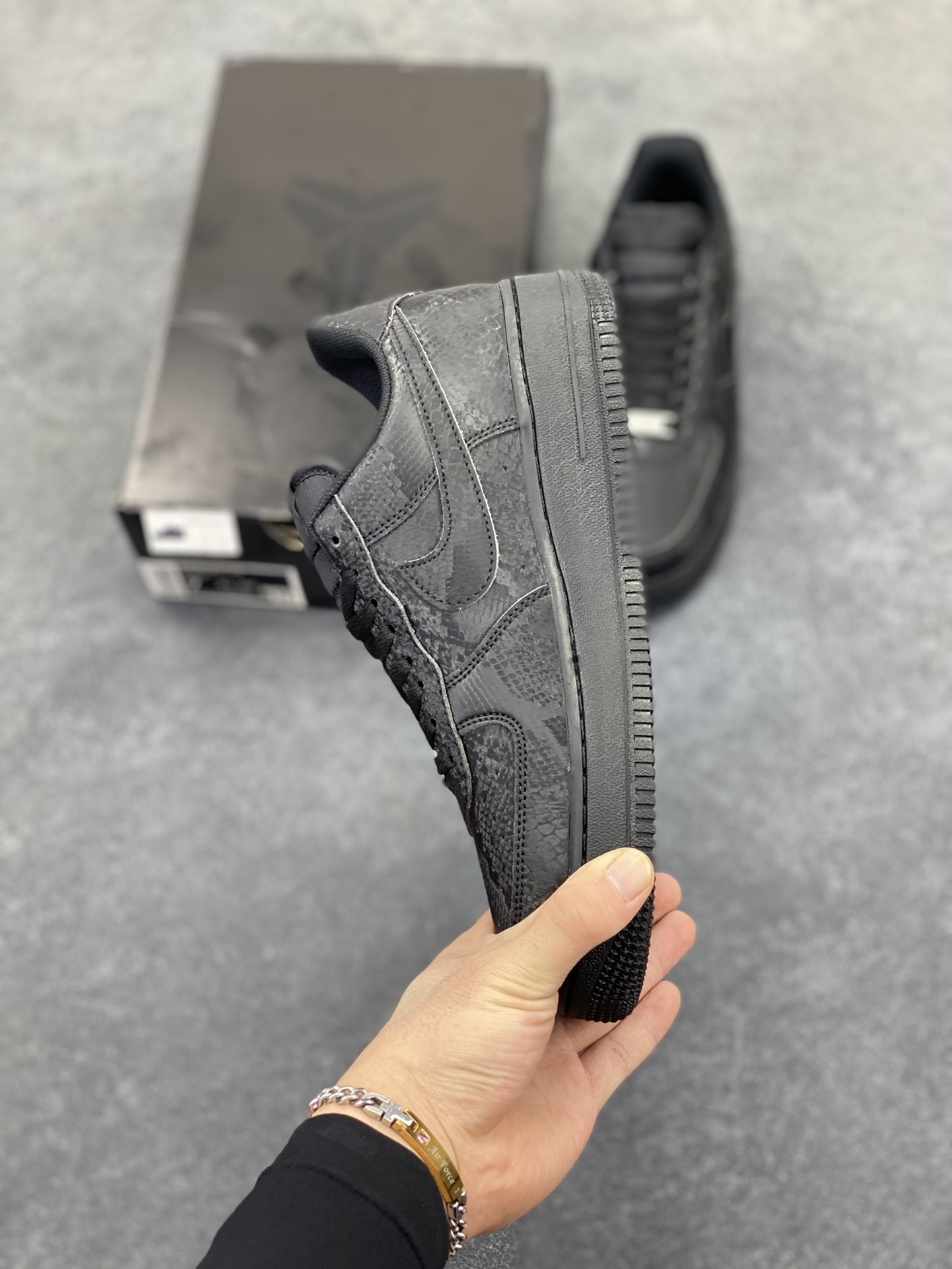 图片[3]-Nike Air Force 1 Low “Kobe Bryant”黑蛇纹科比限定 空军一号低帮休闲板鞋 原楦头原纸板 打造纯正空军版型#专注外贸渠道 全掌内置蜂窝气垫 #原盒配件 原厂中底钢印、拉帮完美 货号：IB0018-800 尺码：36 36.5 37.5 38 38.5 39 40 40.5 41 42 42.5 43 44 44.5 45-选品中心