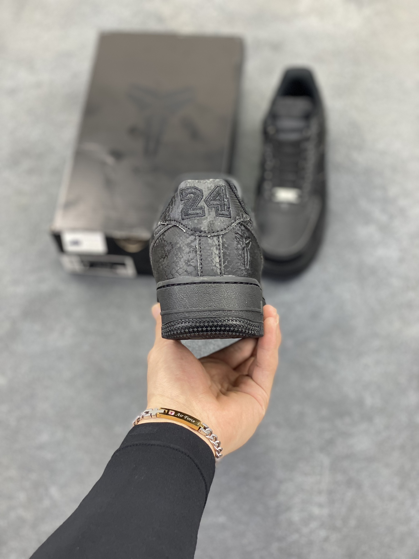图片[4]-Nike Air Force 1 Low “Kobe Bryant”黑蛇纹科比限定 空军一号低帮休闲板鞋 原楦头原纸板 打造纯正空军版型#专注外贸渠道 全掌内置蜂窝气垫 #原盒配件 原厂中底钢印、拉帮完美 货号：IB0018-800 尺码：36 36.5 37.5 38 38.5 39 40 40.5 41 42 42.5 43 44 44.5 45-选品中心