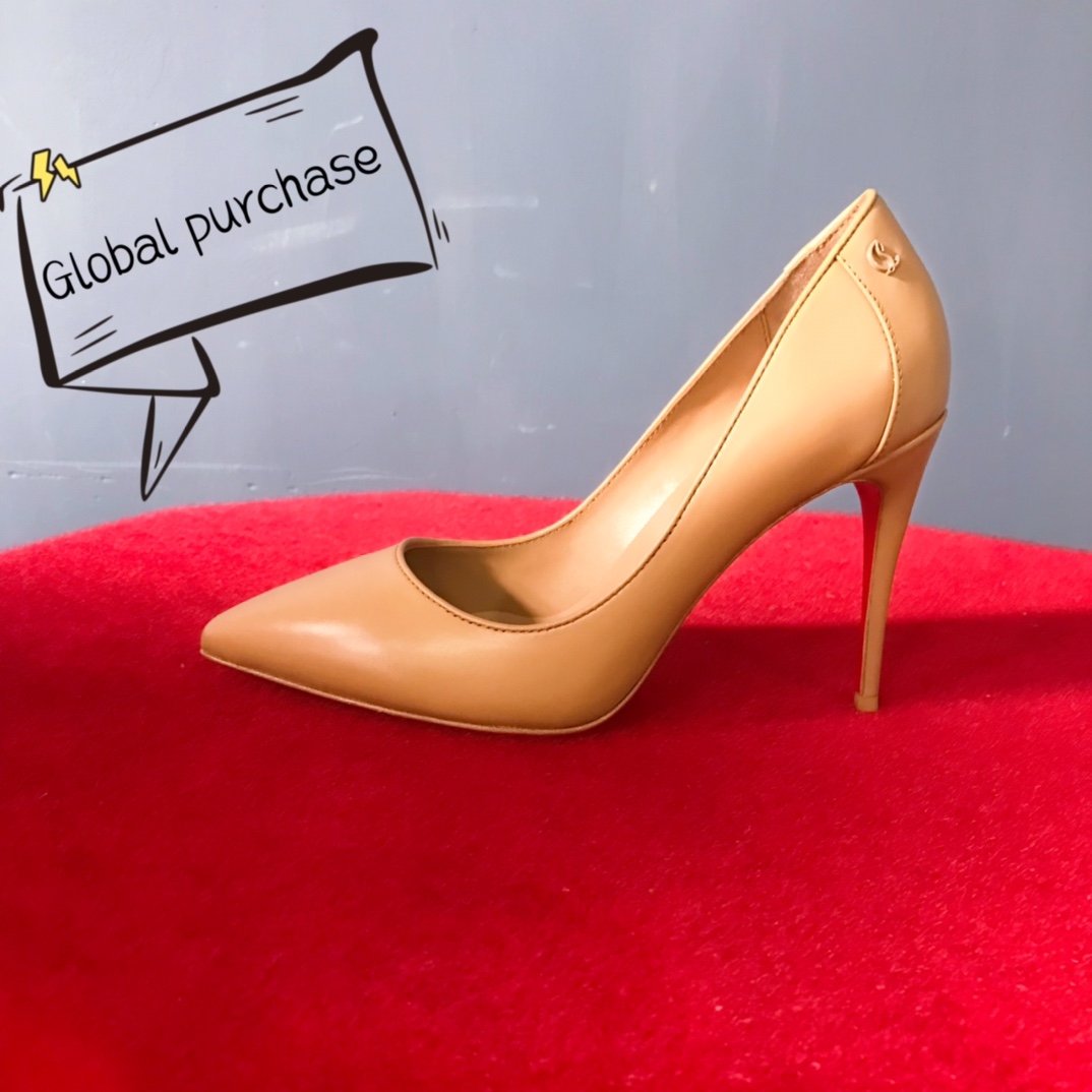 NO:337582,High-end customized autumn and winter classic series!  H10Cm, size 34-42. Genuine leather large sole. 9033-044A. Dark nude cowhide, dark nude color sheepskin, CL trademark buckle, official website picture Standard European code Reference: 9033-044A Color:nude/nude Material:patent leather Lining:goat leather Heel height:10Cm Sole:leather sole Size:EUR 34-42 (US 4-11):,,christian louboutin,cowhide,sheepskin,Leather soles19860909高端订制 秋冬精典款系列！ H10Cm,尺码34-42码.真皮大底.9033-044A.深裸色牛皮,深裸色色羊皮里,CL商标扣,官网图 标准欧码 Reference:9033-044A Color:nude/nude Material:patent leather Lining:goat leather Heel heigh:10Cm Sole:leather sole Size:EUR 34－42（US 4一11) :,,christian louboutin,cowhide,sheepskin,Leather soles,Women's Shoes