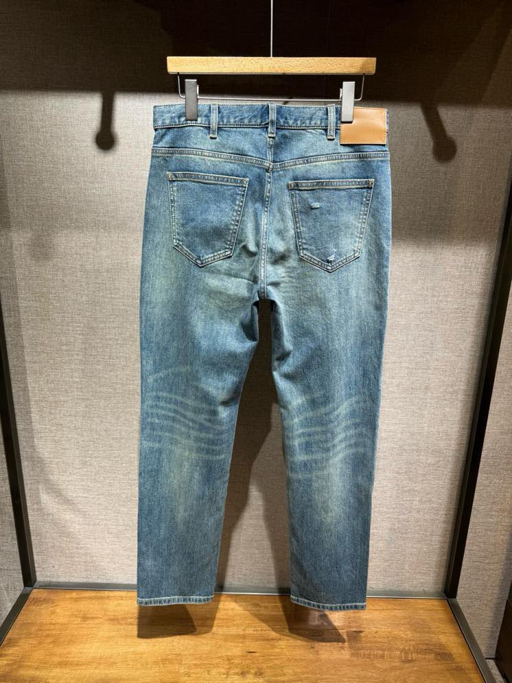 NO:515076,New, CL Sailin wash water with old stretch jeans. The wash water is beautiful and full of design details, cowhide jewelry, normal size, fabric with elasticity and comfortable wear. Size: 30-38 (with single size, no 37), jeans, cowhide, alexander wang19860909上新,CL赛林洗水做旧带弹力牛仔裤.洗水很漂亮满满的设计细节,牛皮牌饰物,正常尺码,面料带弹力穿着舒适.尺码:30-38(有单码,没37),,jeans,cowhide,alexander wang,Men's clothing