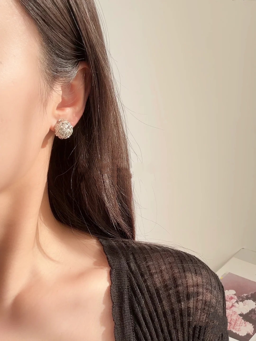 【今日新款】编码E3189 🛍香奈儿耳钉热销款🔥爆上新🆕🆕🆕😎CHAN 25 镂空半圆星球耳钉🤭闪闪亮亮