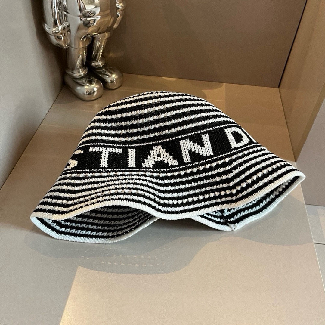 🆕
Dior迪奥新款针织渔夫帽，手抓针织帽