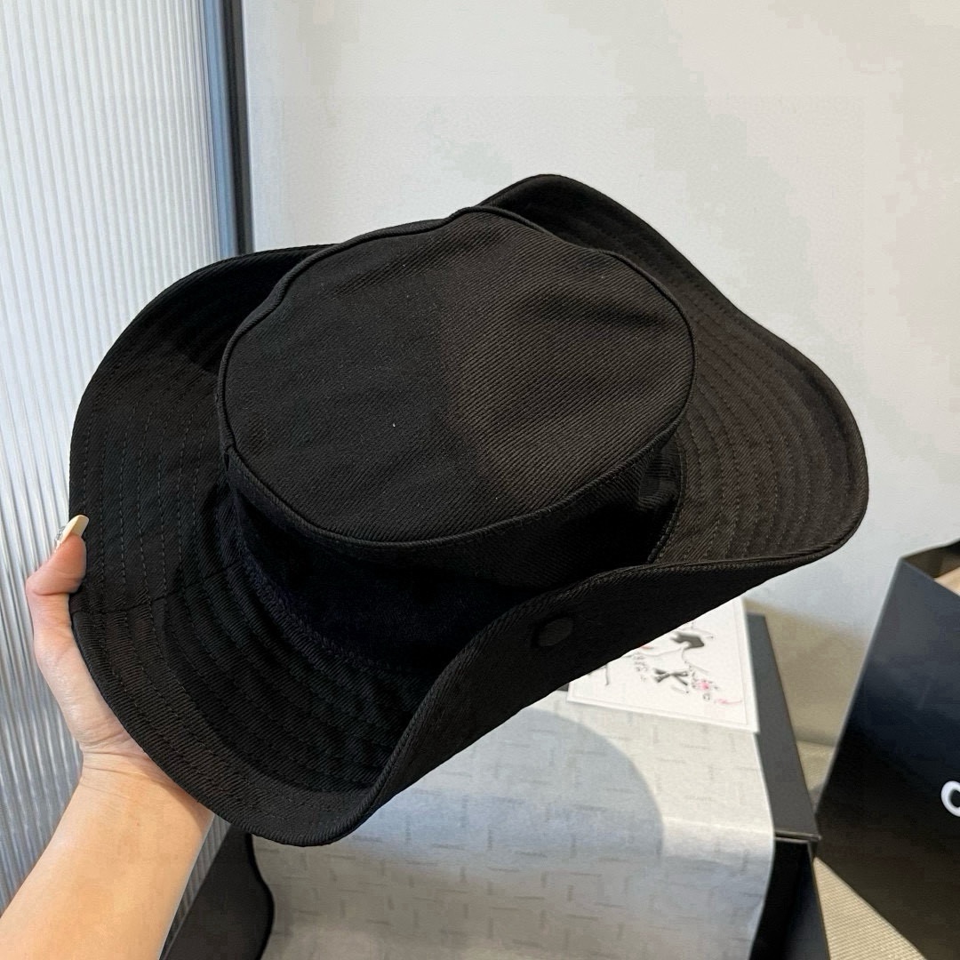 🆕

miumiu缪缪高端牛仔渔夫帽，原单品质，头围57cm