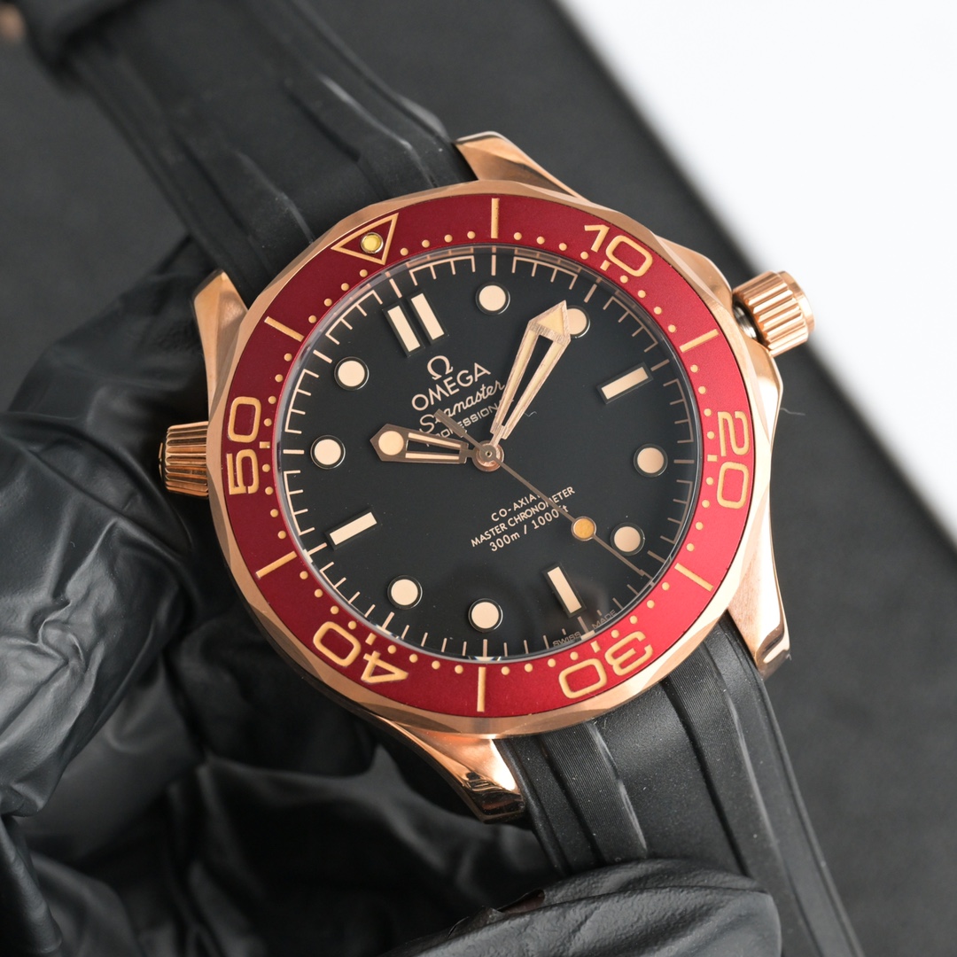 NO:821491,Produced by TW, flat price for tape models, white steel 950, gold steel 950, full rose gold steel band 1000 TW Factory latest model Omega Seamaster 300 series GR3 top product OMEGA Seamaster 300, Master Chronometer 42mm diving watch, brushed stainless steel case partially polished, bezel made of black ceramic, decorated with white enamel diving scale  The scale on the word ring is not easy to wear and fade. The countdown bezel rotates counterclockwise in one direction. The dome-shaped sapphire mirror is coated with anti-glare film.  There is a calendar window at 6 o'clock. The hollow hands and embossed hour scales are rhodium-plated and covered with Super-LumiNova luminous coating, blue and green luminous. The green luminous minute hand displays and the green luminous dot on the bezel is used for diving oxygen countdown.  Multiple waterproof screw-in crowns, corrugated edge design and transparent case back. The beautiful movement of the movement is clearly visible. It uses a new imported mechanical movement to replicate the 8800 movement. The steel strap and natural rubber strap (durable) can be easily replaced to switch to different wearing styles. The diameter of the watch is 42mm.  Real photos of shipments. The best luxury recommendations for gift giving. Please look for TW’s exclusive quality, omega.19860909TW 出品 胶带款统一价 白钢950 间金钢950 全玫金钢带1000 TW Factory 最新款 欧米茄 海马300系列 GR3 顶级产品 OMEGA 欧米茄SEAMASTER海马300,至臻天文台表42毫米潜水表,精钢拉丝表壳局部抛光处理 表圈采用黑色陶瓷,饰以白色珐琅潜水刻度 字圈刻度不易磨损掉色 倒计时表圈逆时针单向转动 穹型蓝宝石镜面镀防眩光膜 6点钟位置设有日历窗口,镂空指针和浮雕小时刻度经镀铑处理,并覆以Super-LumiNova夜光涂层,蓝绿双色夜光,分针绿色夜光显示配合表圈绿色夜光点用于潜水氧气倒计时,多重防水旋入式表冠,波纹边缘设计透明表背机芯运转美态清晰可见,采用全新进口机械机芯复刻8800机芯.钢带和天然橡胶表带（经久耐用）可轻易更换,切换不同佩戴风格.表径42mm 出货实拍送礼最佳奢华推荐请认准TW独家品质,,omega,Watch