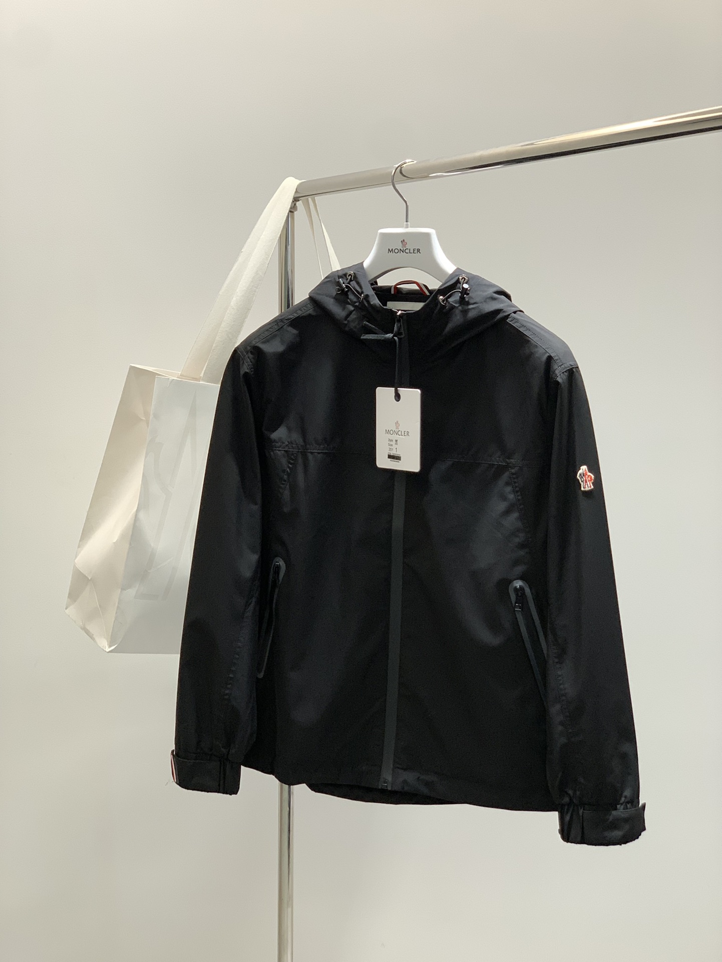 Moncler Dames Jas - Casual Hooded Bovenkleding - Stijlvol & Comfortabel