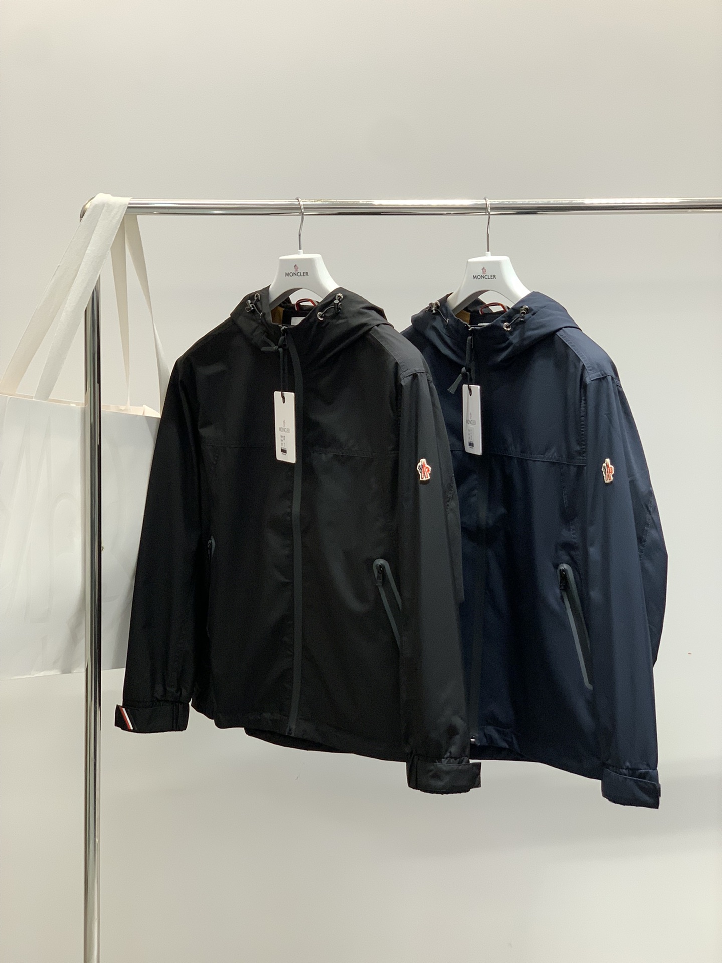 Moncler Women's Fashionable Hooded Lightweight Jacket - Stylish & Comfortable 25 i1756024892 1616 8
