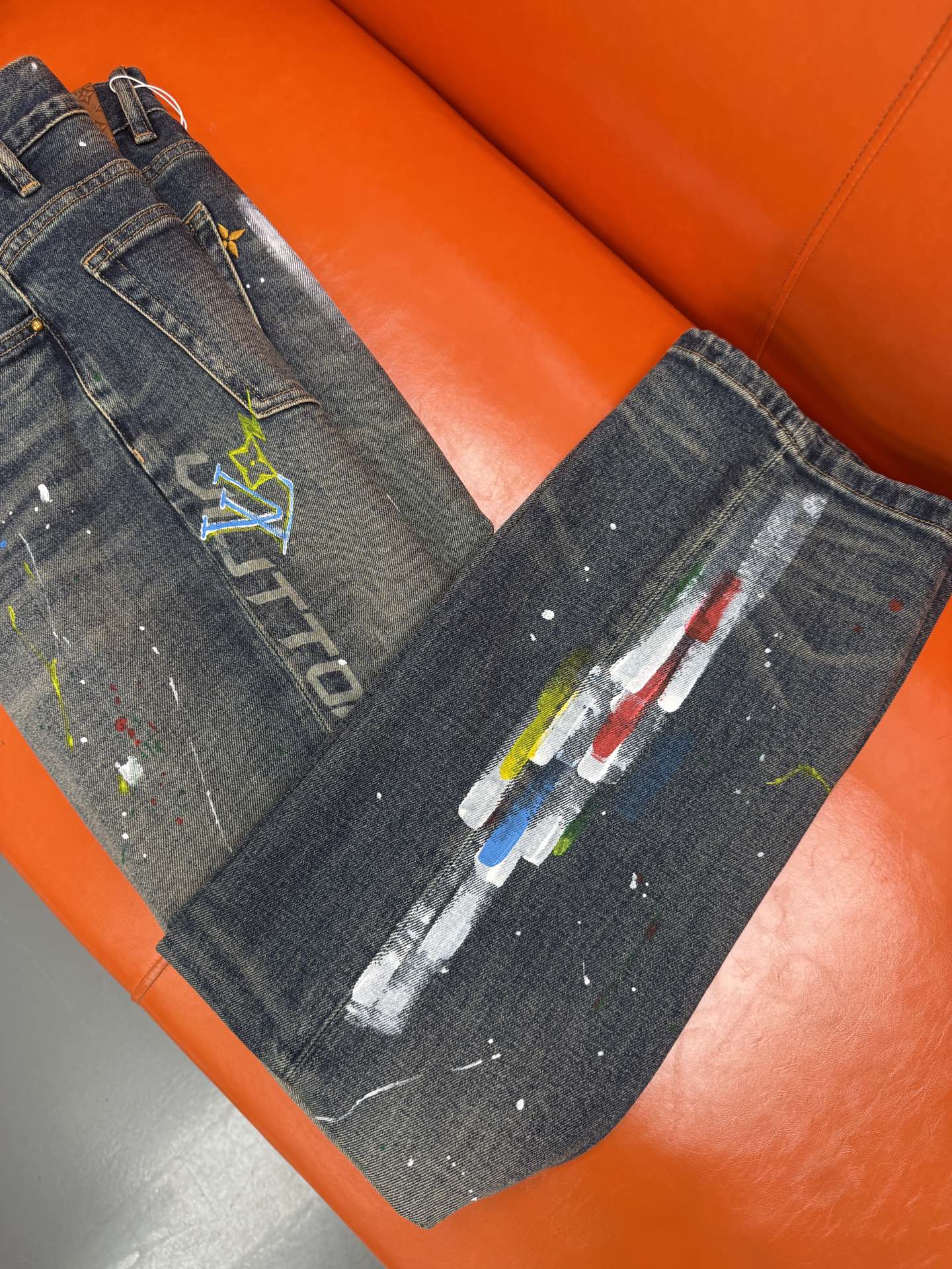 独特1+爆款，手工自绘直筒裤🔥创新新款🔥 创新新款🔥 创新新款上市现货🔥年🔥最新原单直筒裤，超级定制，重