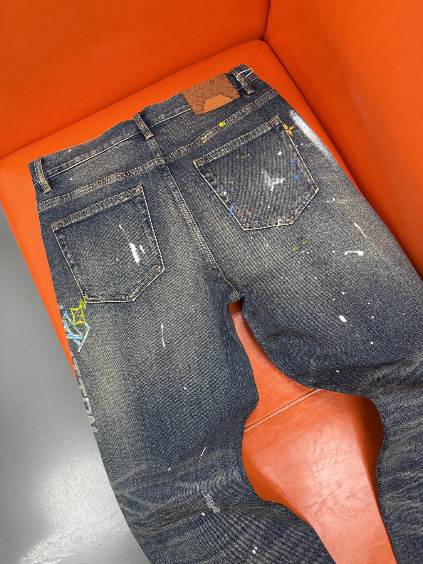 独特1+爆款，手工自绘直筒裤🔥创新新款🔥 创新新款🔥 创新新款上市现货🔥年🔥最新原单直筒裤，超级定制，重