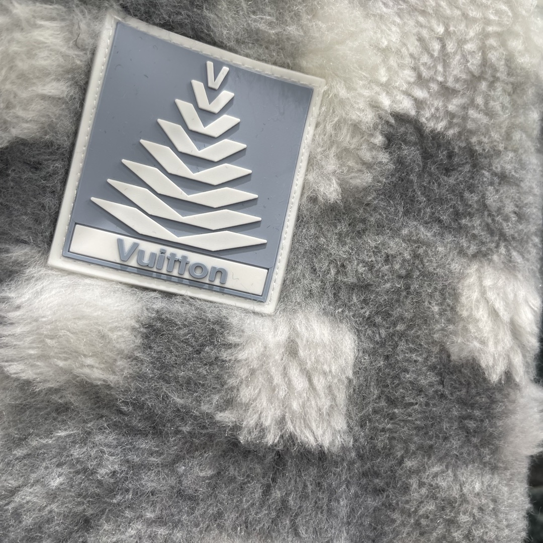 
路易 25早秋新款 羊羔绒拉链夹克外套 YB定制马赛克罗纹拼接!环保人造毛 减龄少女气质帅气又时髦!经