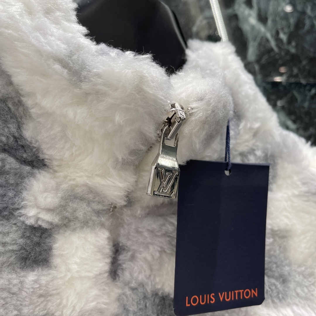 
路易 25早秋新款 羊羔绒拉链夹克外套 YB定制马赛克罗纹拼接!环保人造毛 减龄少女气质帅气又时髦!经