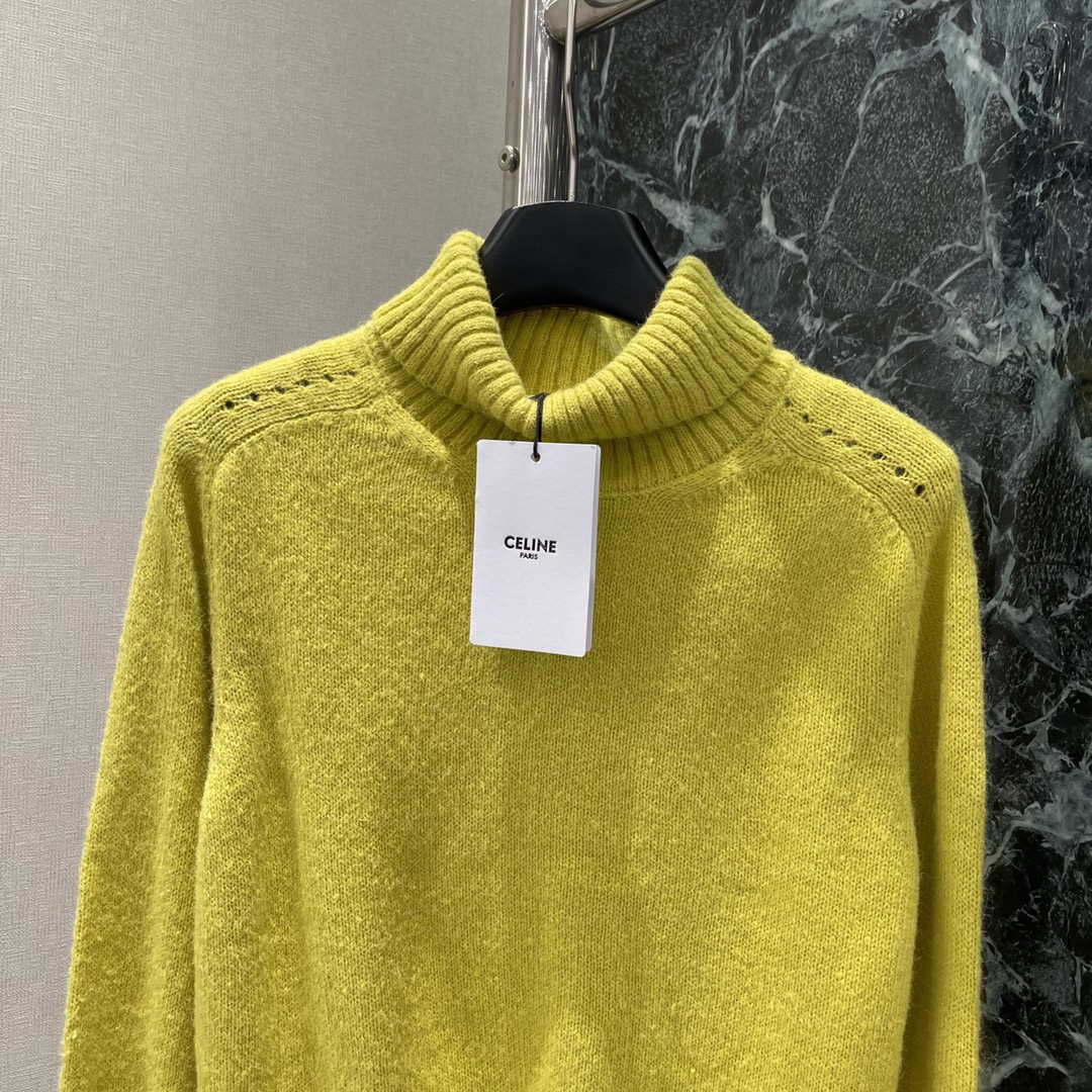 
CE 25早秋新款 高领针织毛衣 下摆刺绣凯旋门图案 彰显品牌格调 边均以螺纹竖坑条收紧 弹力十足 胸