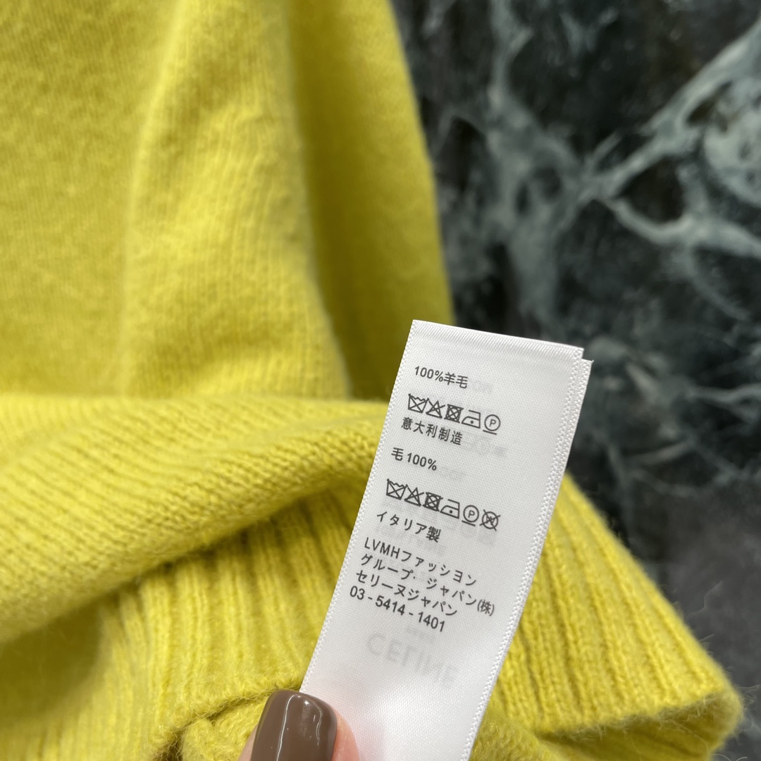 
CE 25早秋新款 高领针织毛衣 下摆刺绣凯旋门图案 彰显品牌格调 边均以螺纹竖坑条收紧 弹力十足 胸