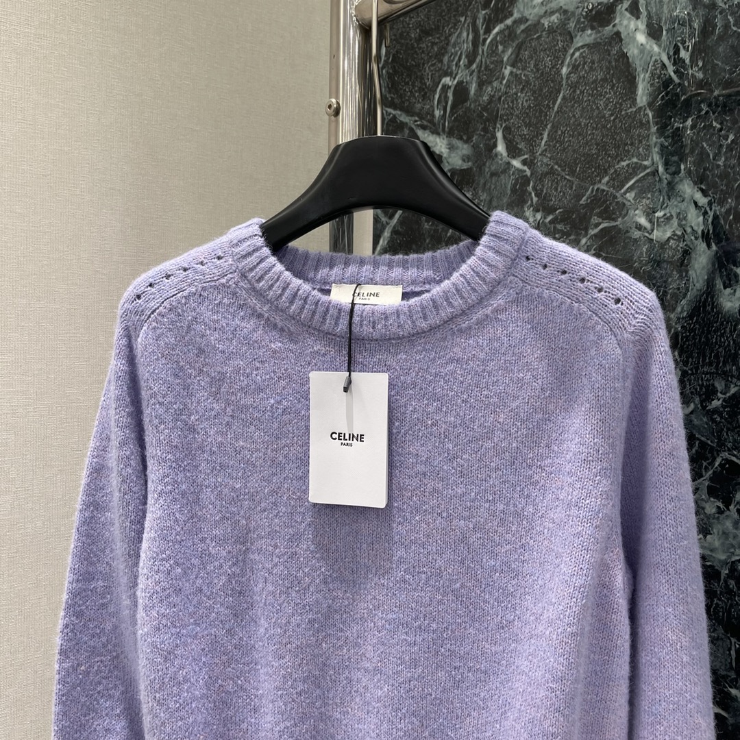 
CE 25早秋新款 圆领针织长袖毛衣 下摆刺绣凯旋门图案 彰显品牌格调 边均以螺纹竖坑条收紧 弹力十足