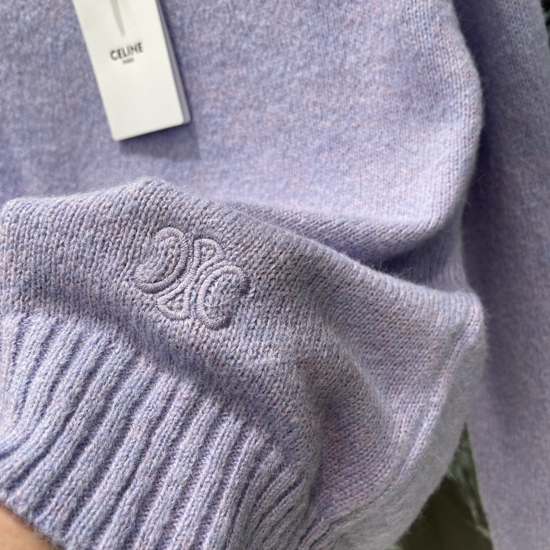 
CE 25早秋新款 圆领针织长袖毛衣 下摆刺绣凯旋门图案 彰显品牌格调 边均以螺纹竖坑条收紧 弹力十足