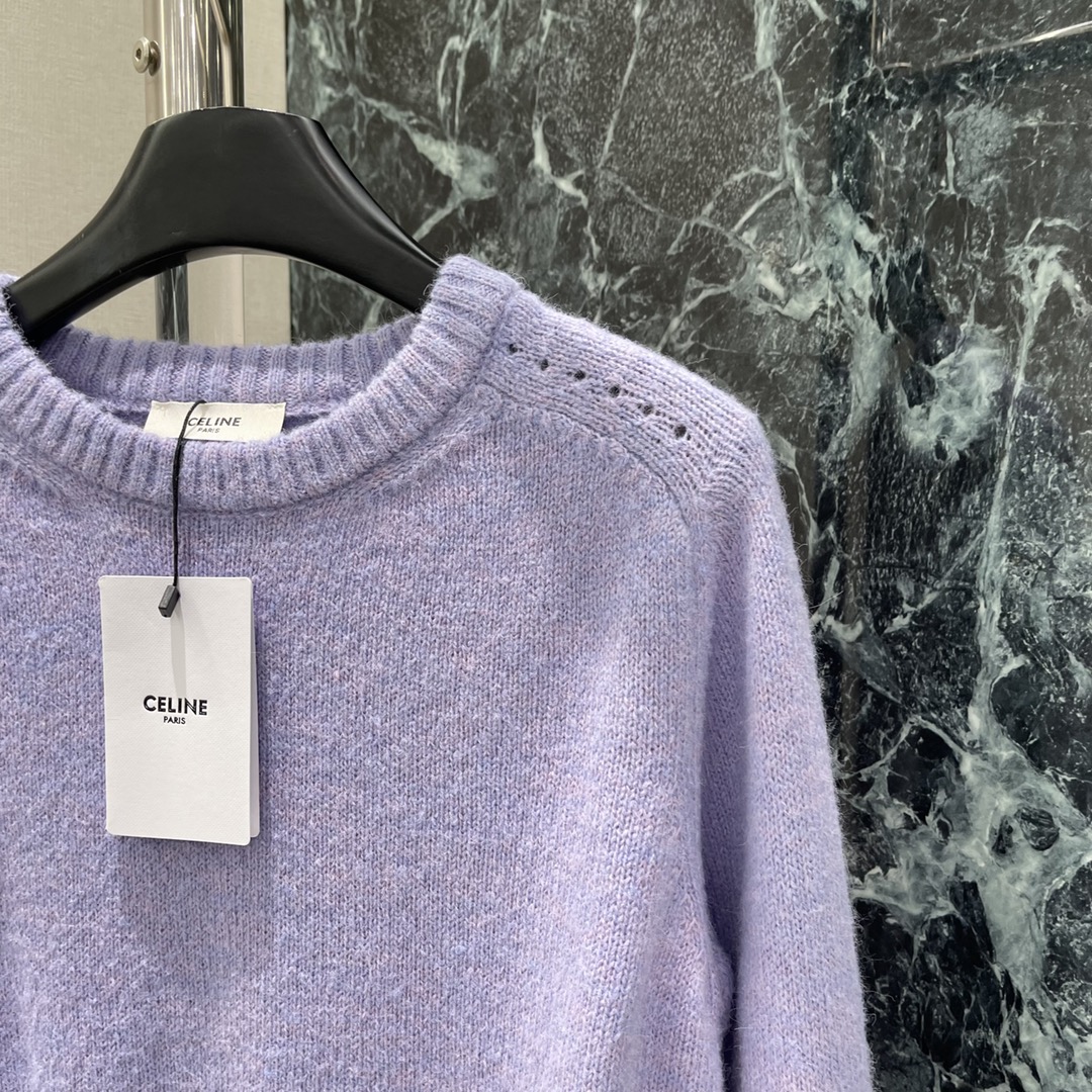 
CE 25早秋新款 圆领针织长袖毛衣 下摆刺绣凯旋门图案 彰显品牌格调 边均以螺纹竖坑条收紧 弹力十足