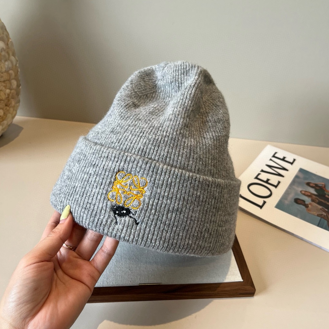 🆕

ＬＯＥＷＥ罗意威新款针织羊毛帽，细腻柔软亲肤，男女通用，弹性超好👍