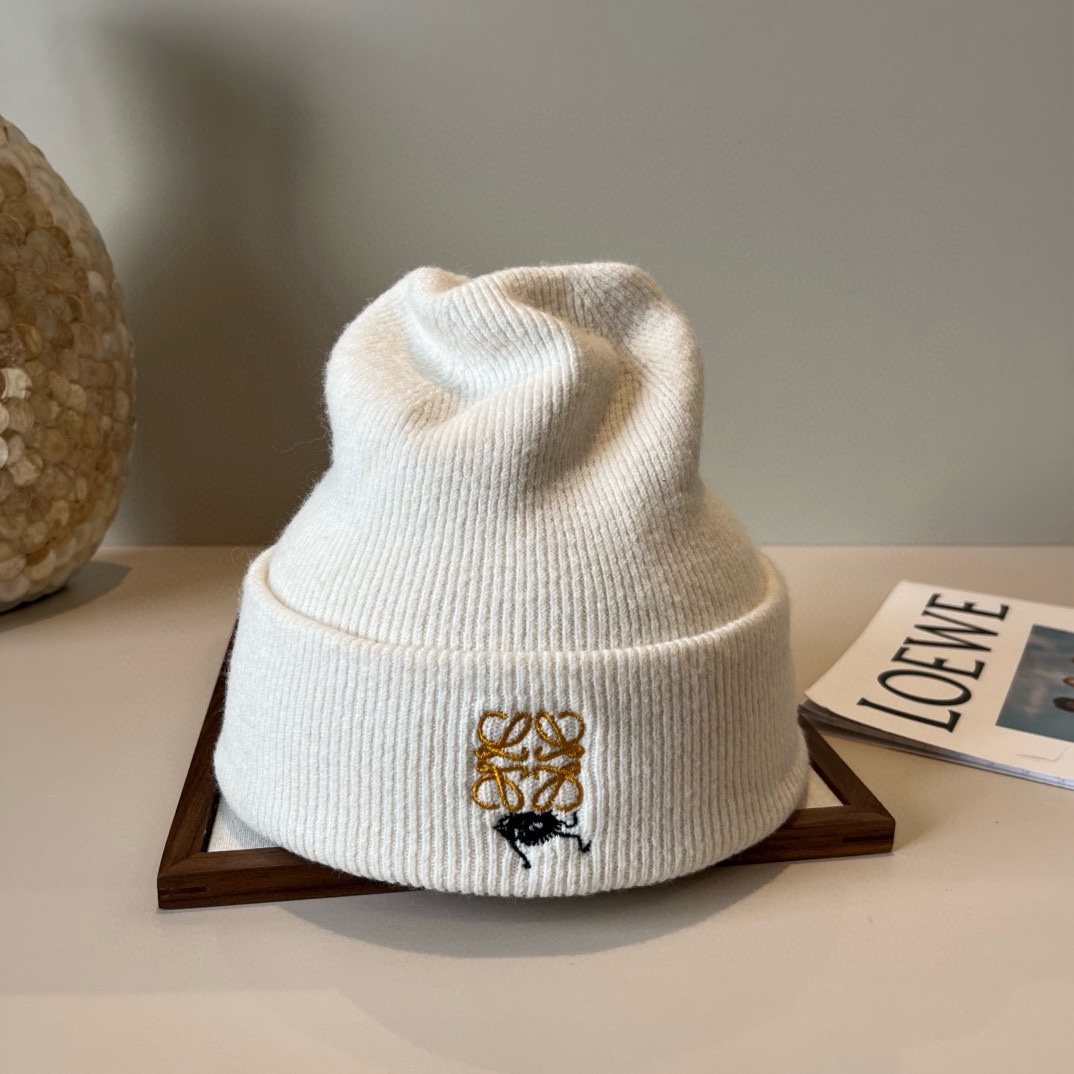 🆕

ＬＯＥＷＥ罗意威新款针织羊毛帽，细腻柔软亲肤，男女通用，弹性超好👍