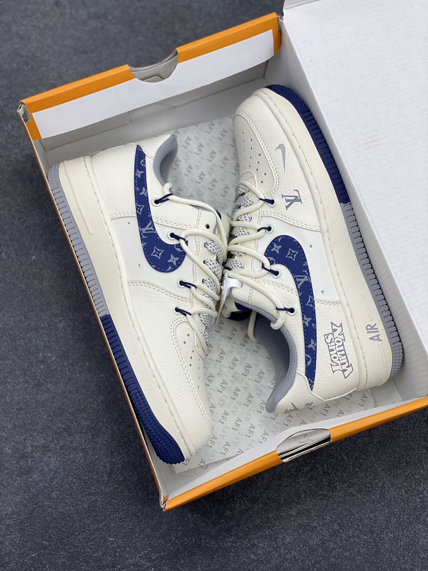 图片[9]-NIke Air Force 1 \’07 Low “LV联名——花蓝勾抽绳”空军一号 低帮 运动鞋 休闲鞋 折边针车 工艺难度大 原楦头原纸板 原装鞋盒 定制五金配件 内置全掌气垫 原厂鞋底 货号：DM6868-064 尺码：36 36.5 37.5 38 38.5 39 40 40.5 41 42 42.5 43 44 44.5 45-选品中心