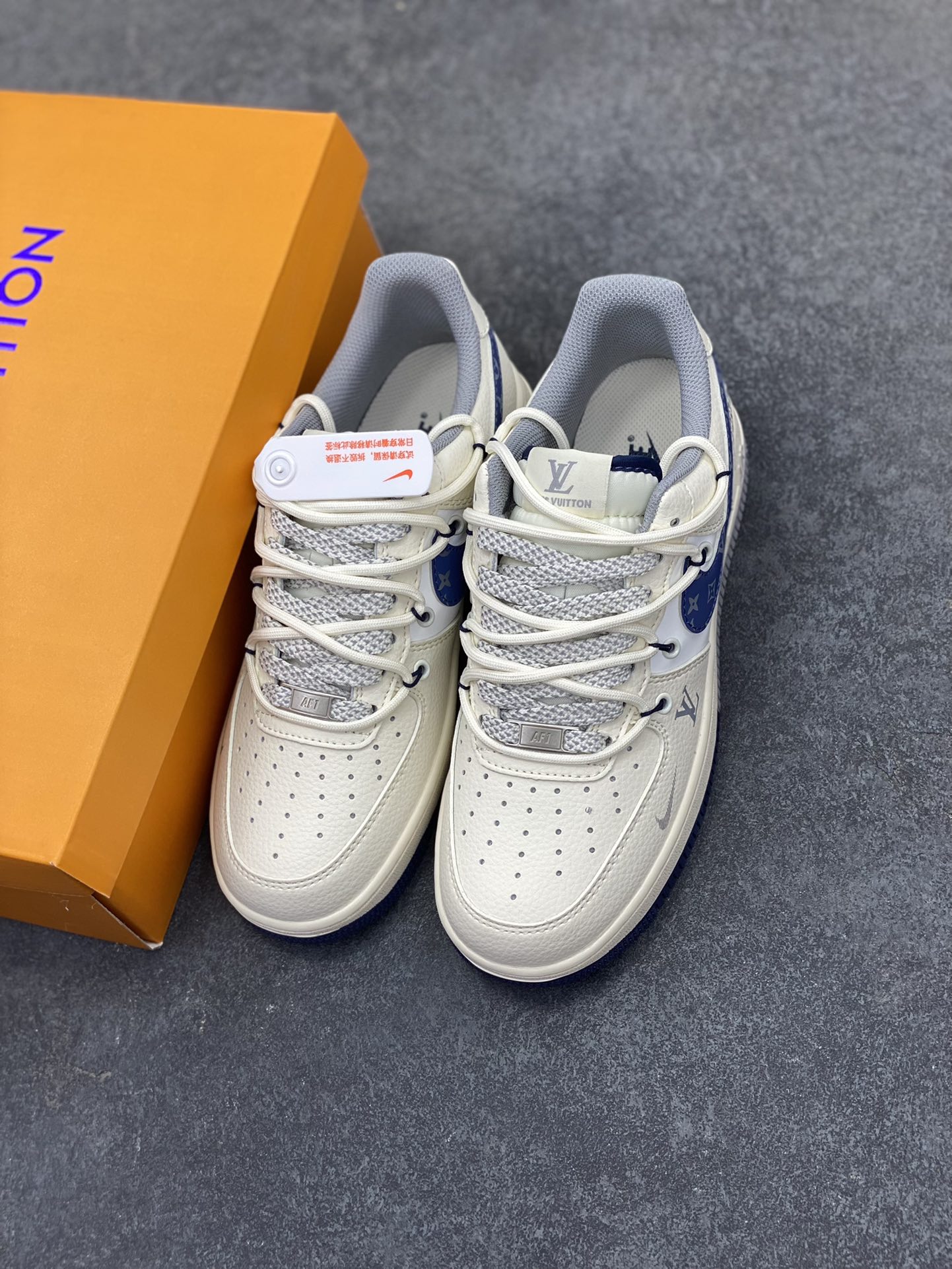 图片[8]-NIke Air Force 1 \’07 Low “LV联名——花蓝勾抽绳”空军一号 低帮 运动鞋 休闲鞋 折边针车 工艺难度大 原楦头原纸板 原装鞋盒 定制五金配件 内置全掌气垫 原厂鞋底 货号：DM6868-064 尺码：36 36.5 37.5 38 38.5 39 40 40.5 41 42 42.5 43 44 44.5 45-选品中心