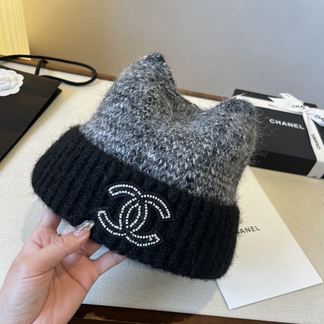 🆕

Chanel香奈儿秋冬款新款猫耳朵毛线帽, 百分百羊毛面料🐑