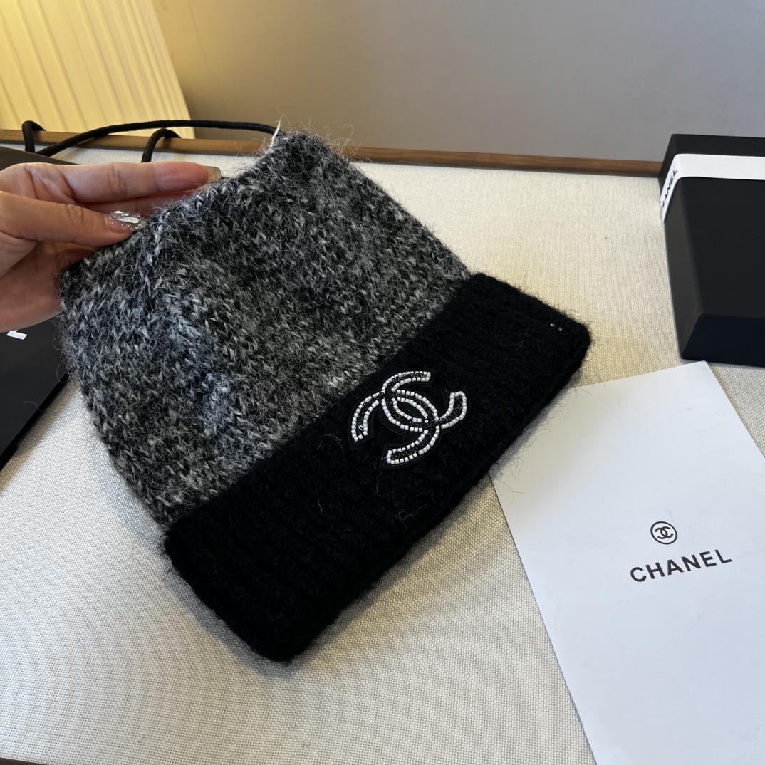 🆕

Chanel香奈儿秋冬款新款猫耳朵毛线帽, 百分百羊毛面料🐑