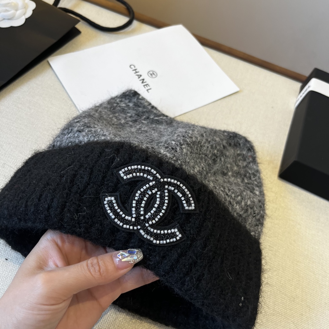 🆕

Chanel香奈儿秋冬款新款猫耳朵毛线帽, 百分百羊毛面料🐑