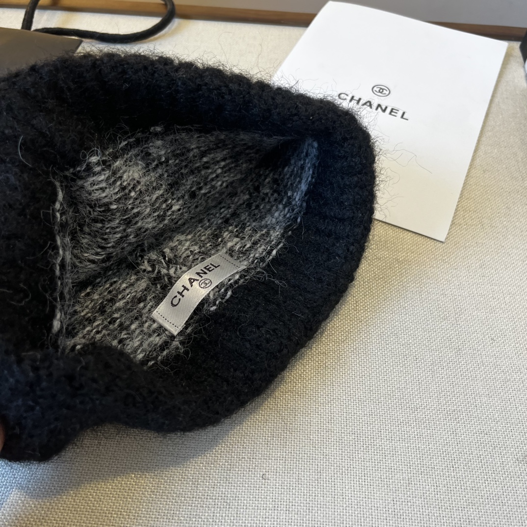 🆕

Chanel香奈儿秋冬款新款猫耳朵毛线帽, 百分百羊毛面料🐑