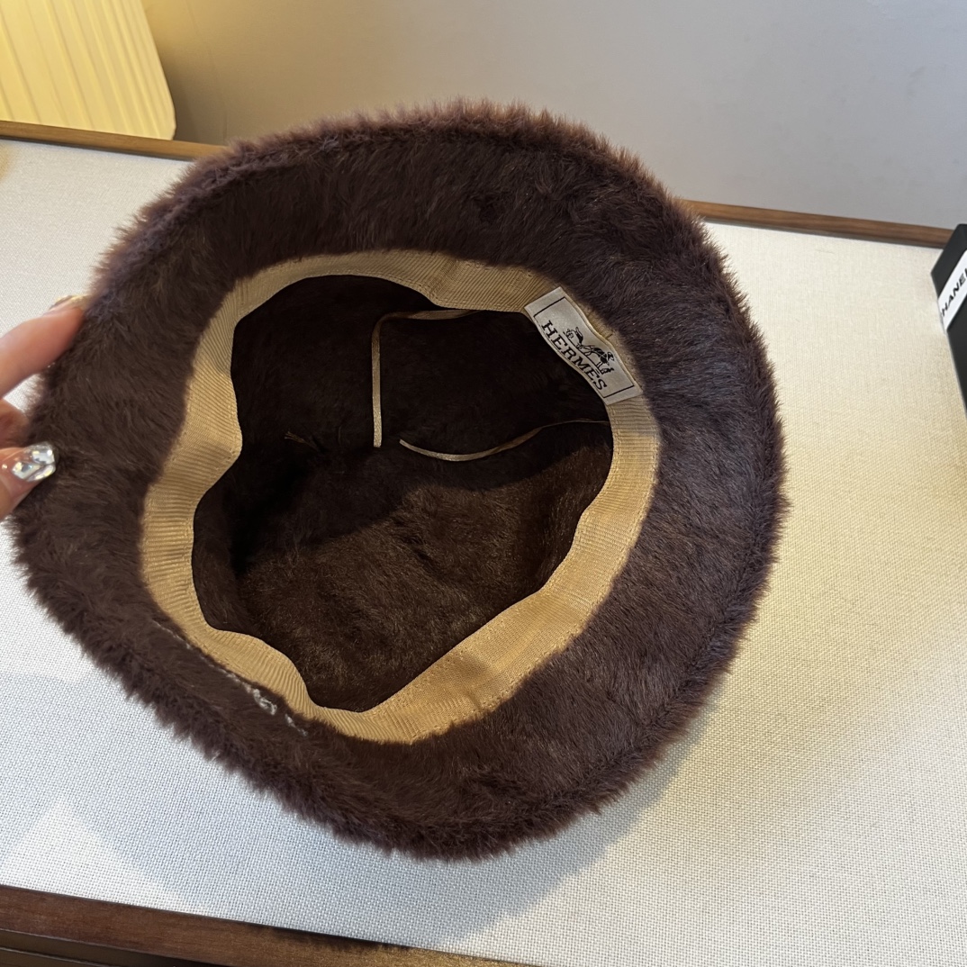 🆕

爱马仕新款兔毛渔夫帽，保暖毛毛圆顶帽，头围57cm