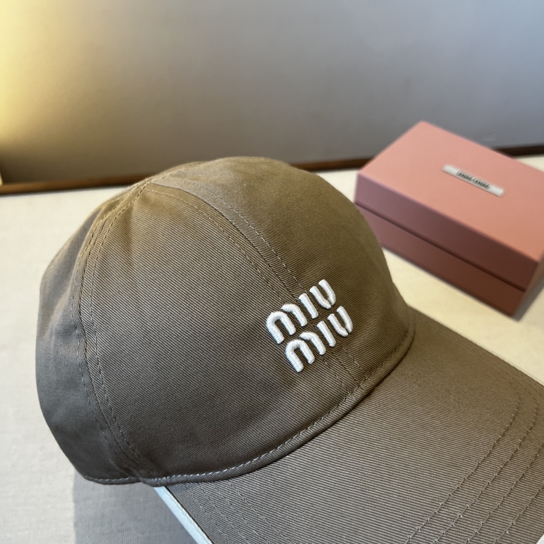 🆕

miumiu缪缪新款鸭舌帽，25年专柜新款，头围57cm