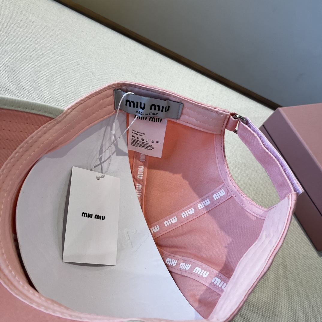 🆕

miumiu缪缪新款鸭舌帽，25年专柜新款，头围57cm
