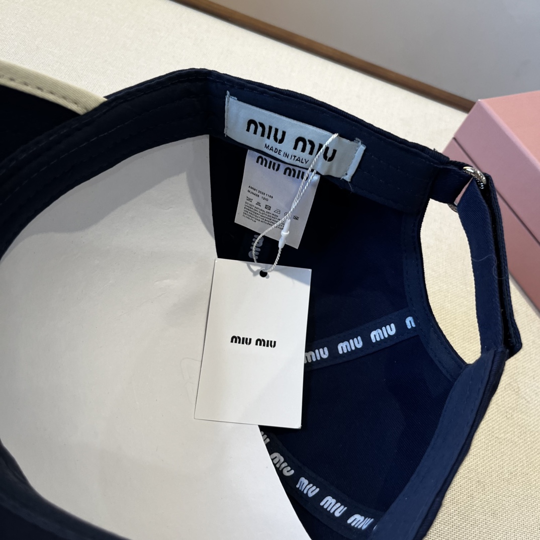 🆕

miumiu缪缪新款鸭舌帽，25年专柜新款，头围57cm