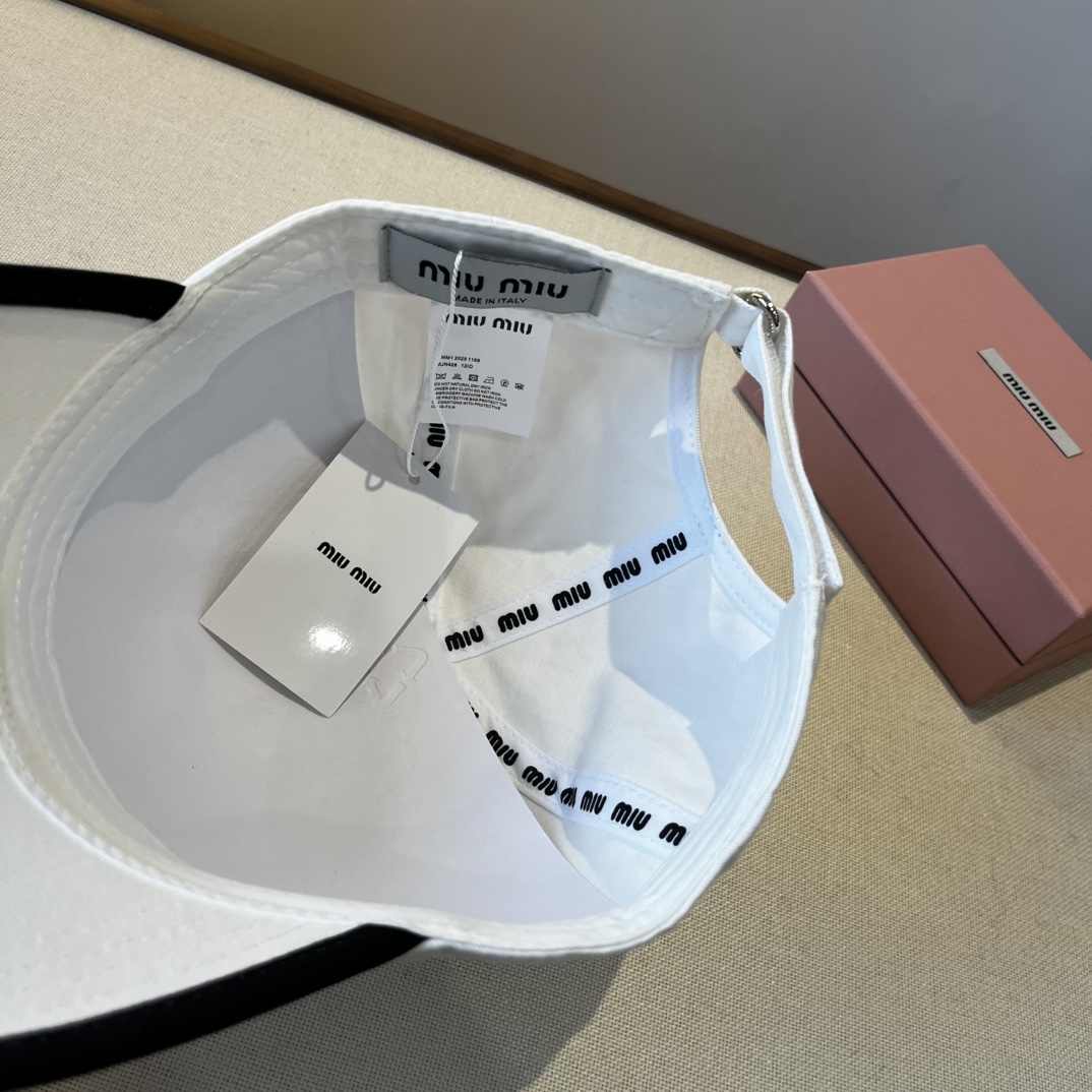 🆕

miumiu缪缪新款鸭舌帽，25年专柜新款，头围57cm