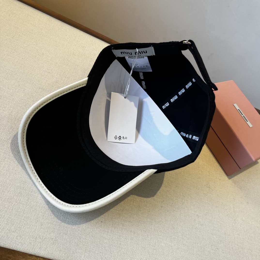 🆕

miumiu缪缪新款鸭舌帽，25年专柜新款，头围57cm