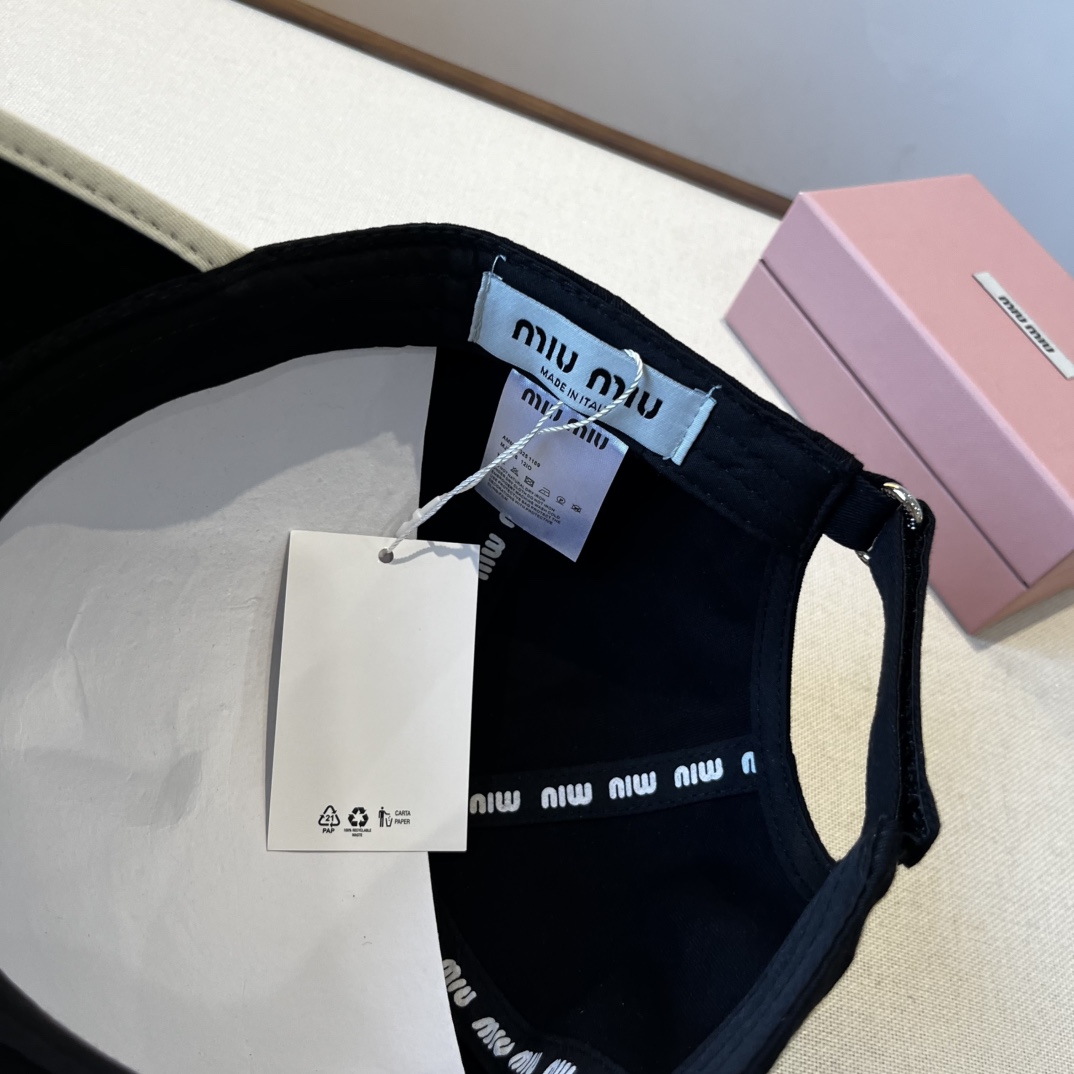🆕

miumiu缪缪新款鸭舌帽，25年专柜新款，头围57cm