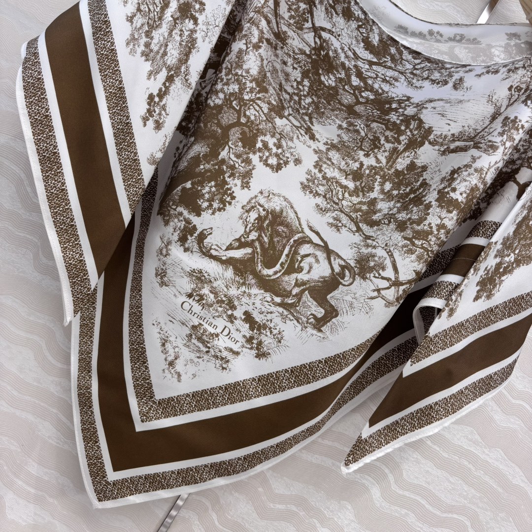 独家首发，原单品质❤️浪漫MissD度假风高级色调花㚏真丝三角丝巾斗篷披肩罩衫！ 配送小丝巾当头巾领结均