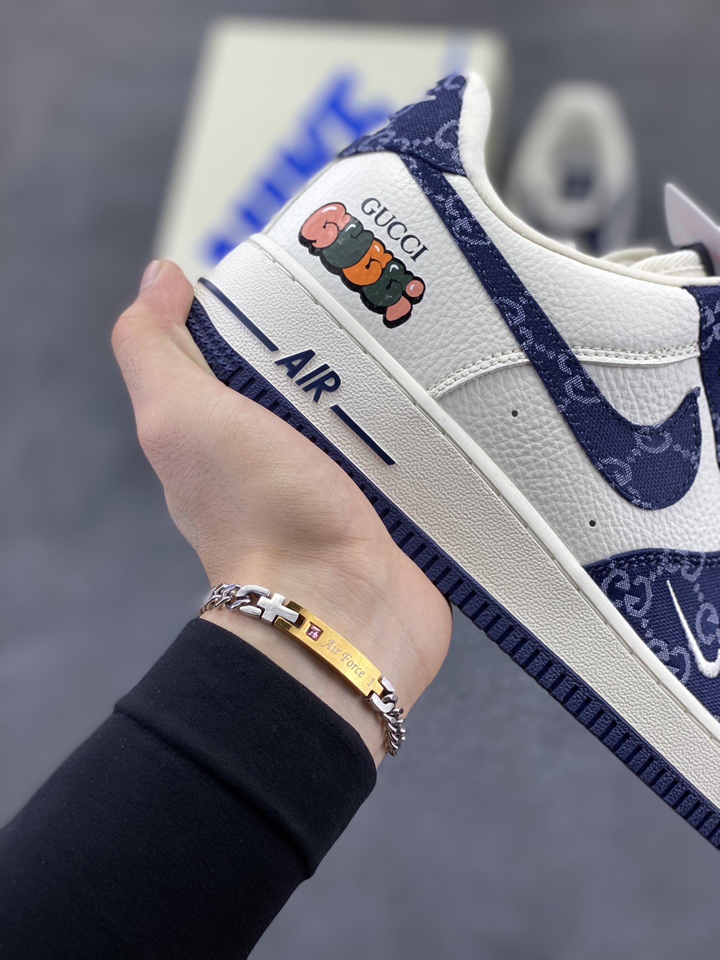 图片[6]-NIke Air Force 1 \’07 Low 古驰联名–藏蓝牛仔 空军一号低帮 运动鞋 休闲鞋 折边针车 工艺难度大 原楦头原纸板 原装鞋盒 原厂鞋底 超高清洁度 细节完美 货号：SC0601-569 尺码：36 36.5 37.5 38 38.5 39 40 40.5 41 42 42.5 43 44 44.5 45-选品中心