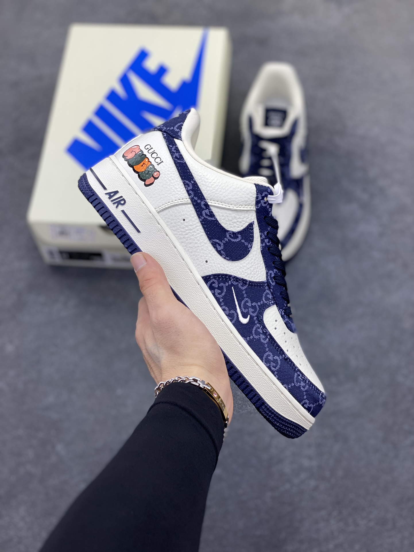 NIke Air Force 1 \'07 Low 古驰联名--藏蓝牛仔 空军一号低帮 运动鞋 休闲鞋 折边针车 工艺难度大 原楦头原纸板 原装鞋盒 原厂鞋底 超高清洁度 细节完美 货号：SC0601-569 尺码：36 36.5 37.5 38 38.5 39 40 40.5 41 42 42.5 43 44 44.5 45-选品中心