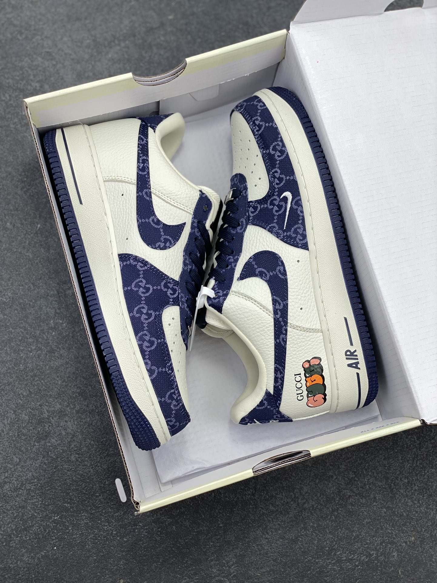 图片[9]-NIke Air Force 1 \’07 Low 古驰联名–藏蓝牛仔 空军一号低帮 运动鞋 休闲鞋 折边针车 工艺难度大 原楦头原纸板 原装鞋盒 原厂鞋底 超高清洁度 细节完美 货号：SC0601-569 尺码：36 36.5 37.5 38 38.5 39 40 40.5 41 42 42.5 43 44 44.5 45-选品中心