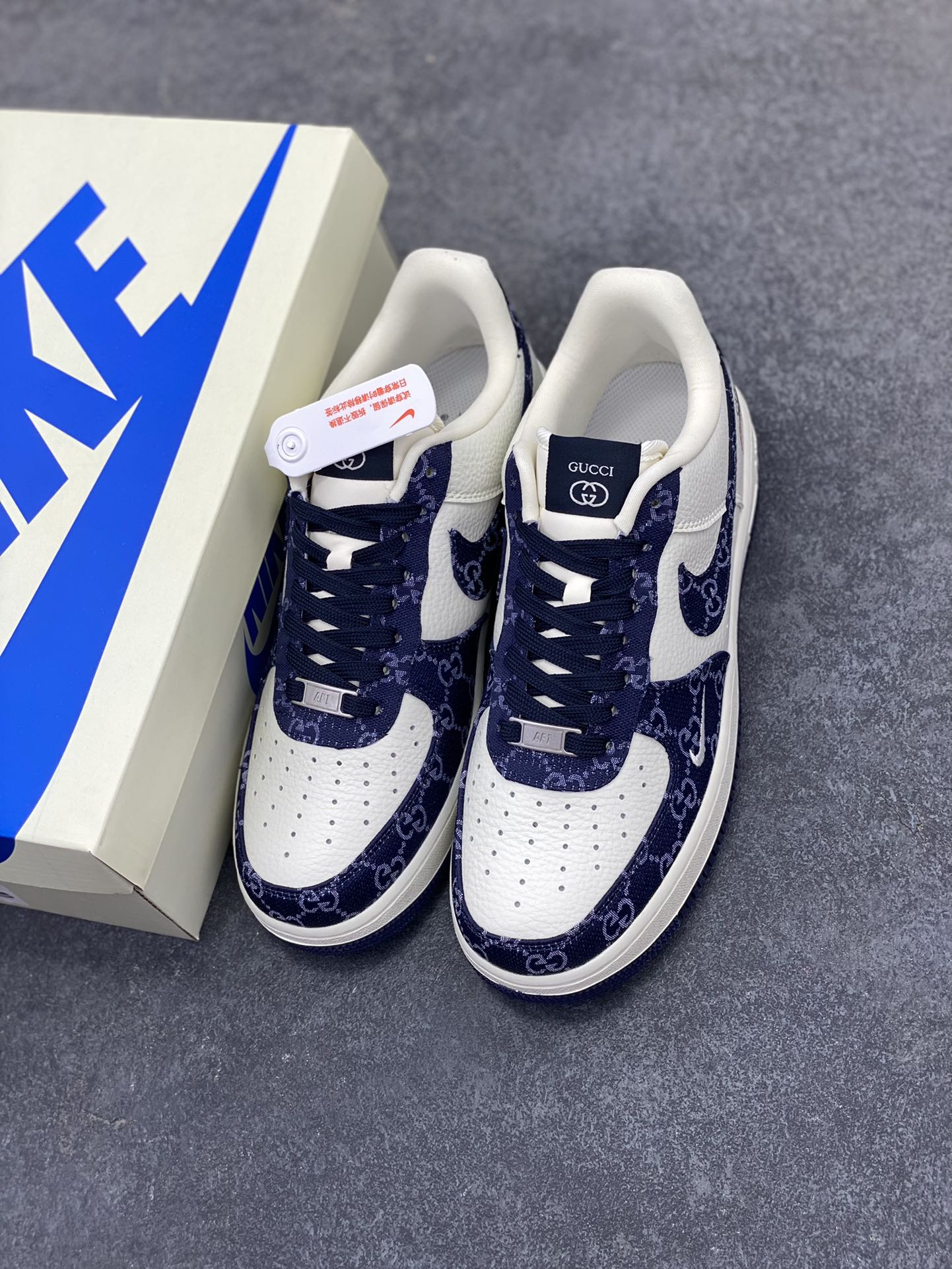 图片[8]-NIke Air Force 1 \’07 Low 古驰联名–藏蓝牛仔 空军一号低帮 运动鞋 休闲鞋 折边针车 工艺难度大 原楦头原纸板 原装鞋盒 原厂鞋底 超高清洁度 细节完美 货号：SC0601-569 尺码：36 36.5 37.5 38 38.5 39 40 40.5 41 42 42.5 43 44 44.5 45-选品中心