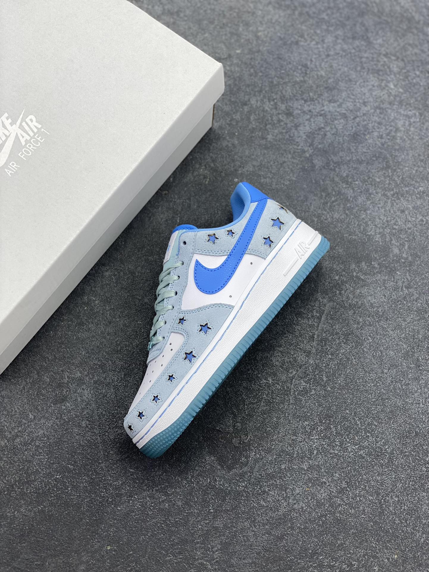 图片[7]-Nike Air Force 1 Low 翻毛星星蓝 原楦头原纸板 打造纯正空军版型 专注外贸渠道 全掌内置蜂窝气垫 原盒配件 原厂中底钢印、拉帮完美 货号：HQ8051-400 尺码：35.5 36 36.5 37.5 38 38.5 39 40 40.5 41 42 42.5 43 44 44.5 45-选品中心