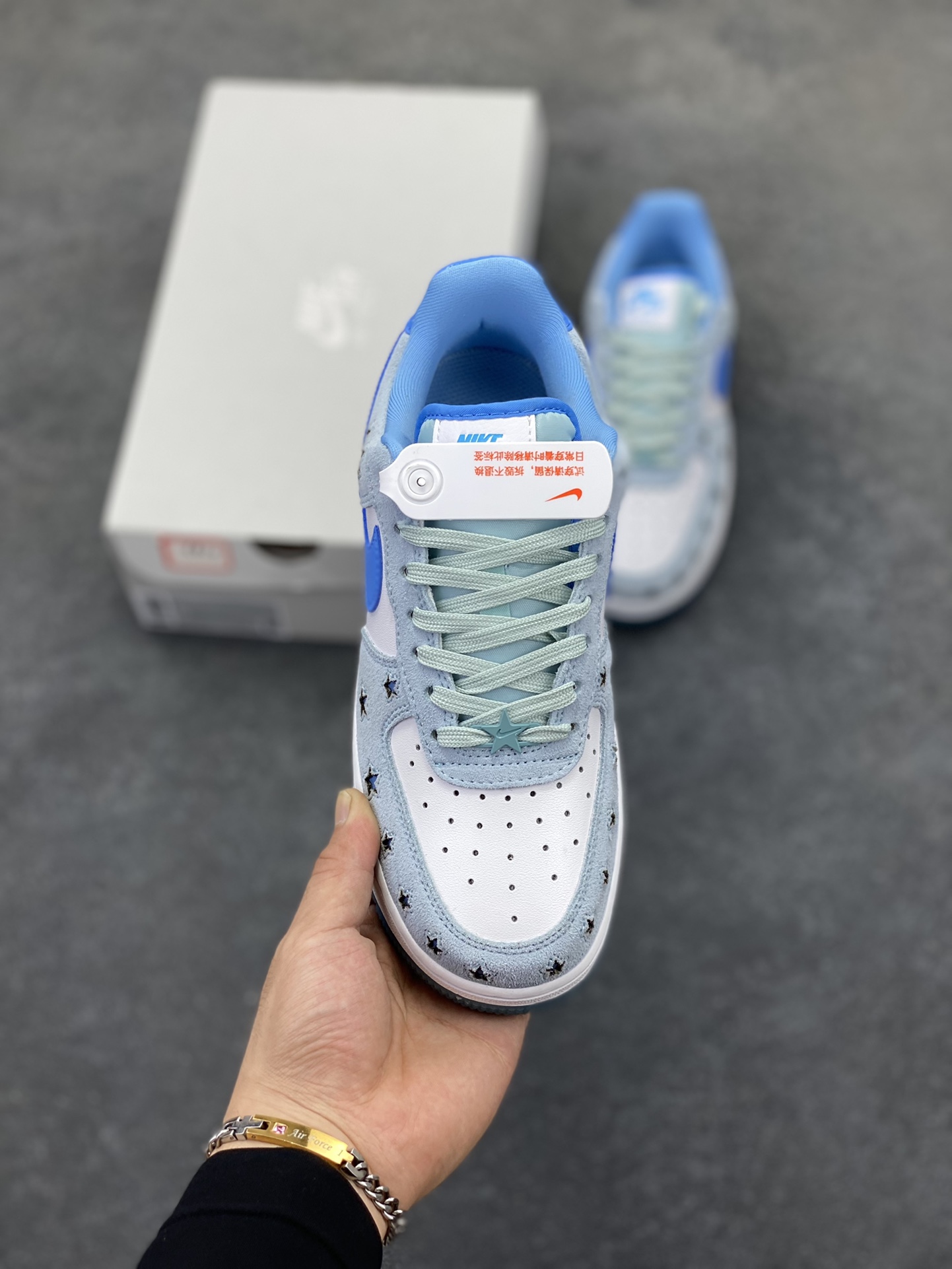 图片[2]-Nike Air Force 1 Low 翻毛星星蓝 原楦头原纸板 打造纯正空军版型 专注外贸渠道 全掌内置蜂窝气垫 原盒配件 原厂中底钢印、拉帮完美 货号：HQ8051-400 尺码：35.5 36 36.5 37.5 38 38.5 39 40 40.5 41 42 42.5 43 44 44.5 45-选品中心