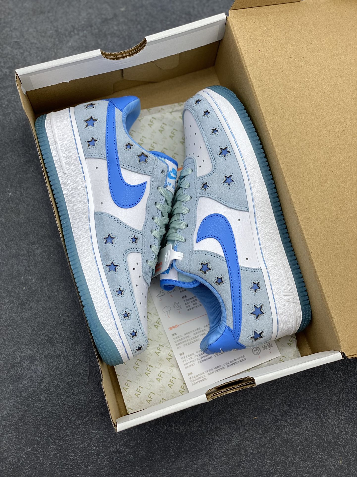 图片[9]-Nike Air Force 1 Low 翻毛星星蓝 原楦头原纸板 打造纯正空军版型 专注外贸渠道 全掌内置蜂窝气垫 原盒配件 原厂中底钢印、拉帮完美 货号：HQ8051-400 尺码：35.5 36 36.5 37.5 38 38.5 39 40 40.5 41 42 42.5 43 44 44.5 45-选品中心