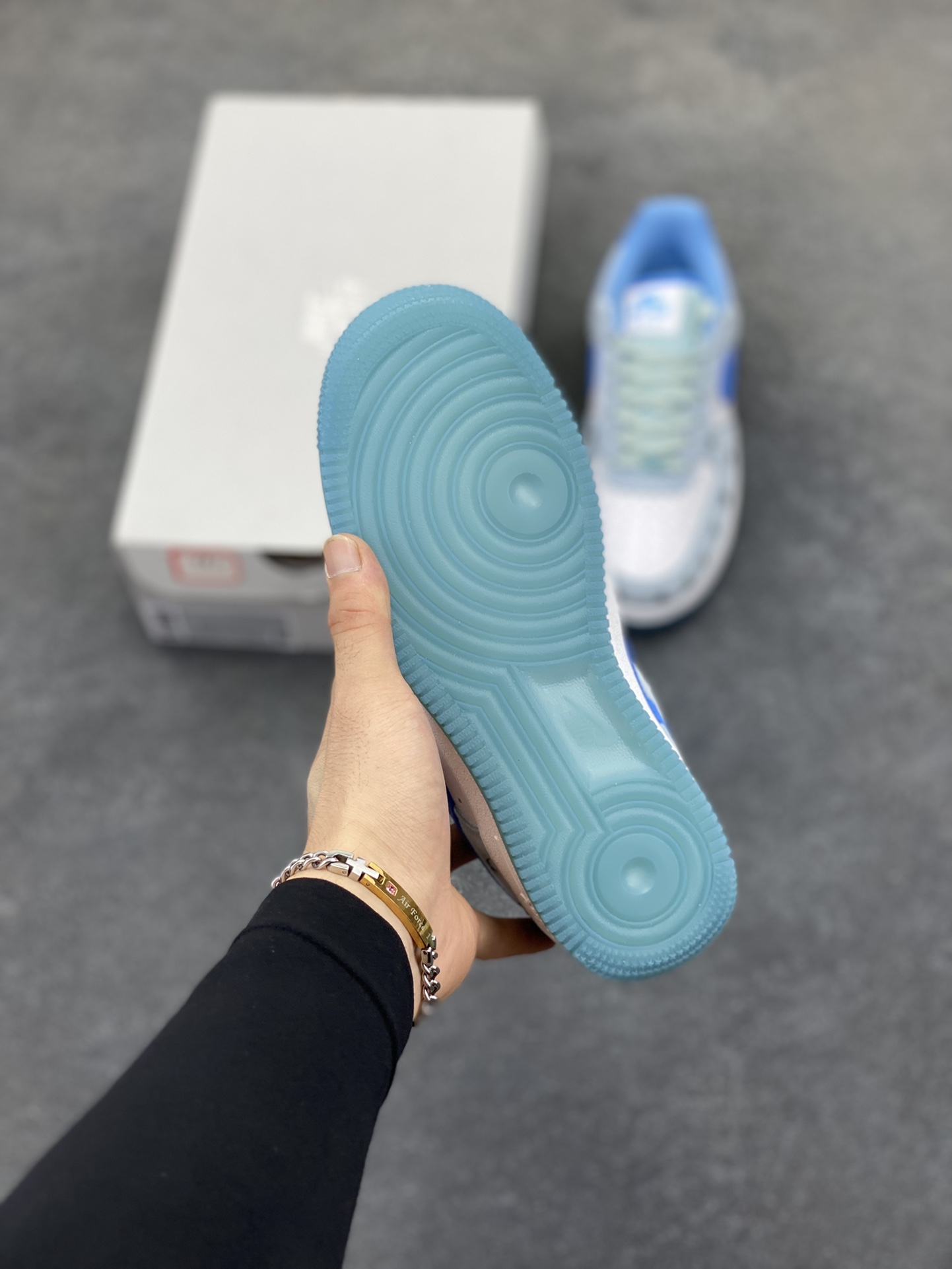 图片[5]-Nike Air Force 1 Low 翻毛星星蓝 原楦头原纸板 打造纯正空军版型 专注外贸渠道 全掌内置蜂窝气垫 原盒配件 原厂中底钢印、拉帮完美 货号：HQ8051-400 尺码：35.5 36 36.5 37.5 38 38.5 39 40 40.5 41 42 42.5 43 44 44.5 45-选品中心
